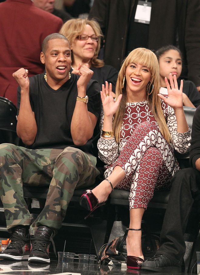 MONEY TEAM: Jay Z & Beyonce Named Music's First Billion Dollar - 659x905 - jpeg Couples Holding Money
